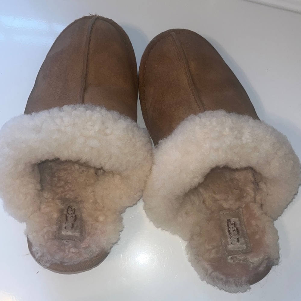 Ugg slide slippers size 9 - AS IS